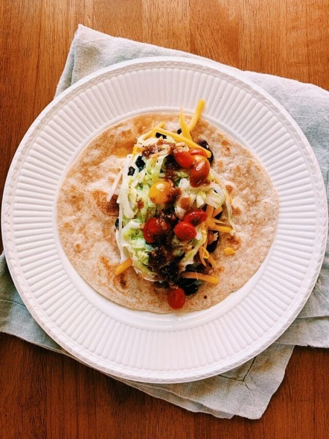 EASY VEGETARIAN TACOS WITH BLACK BEANS AND PICKLED LETTUCE