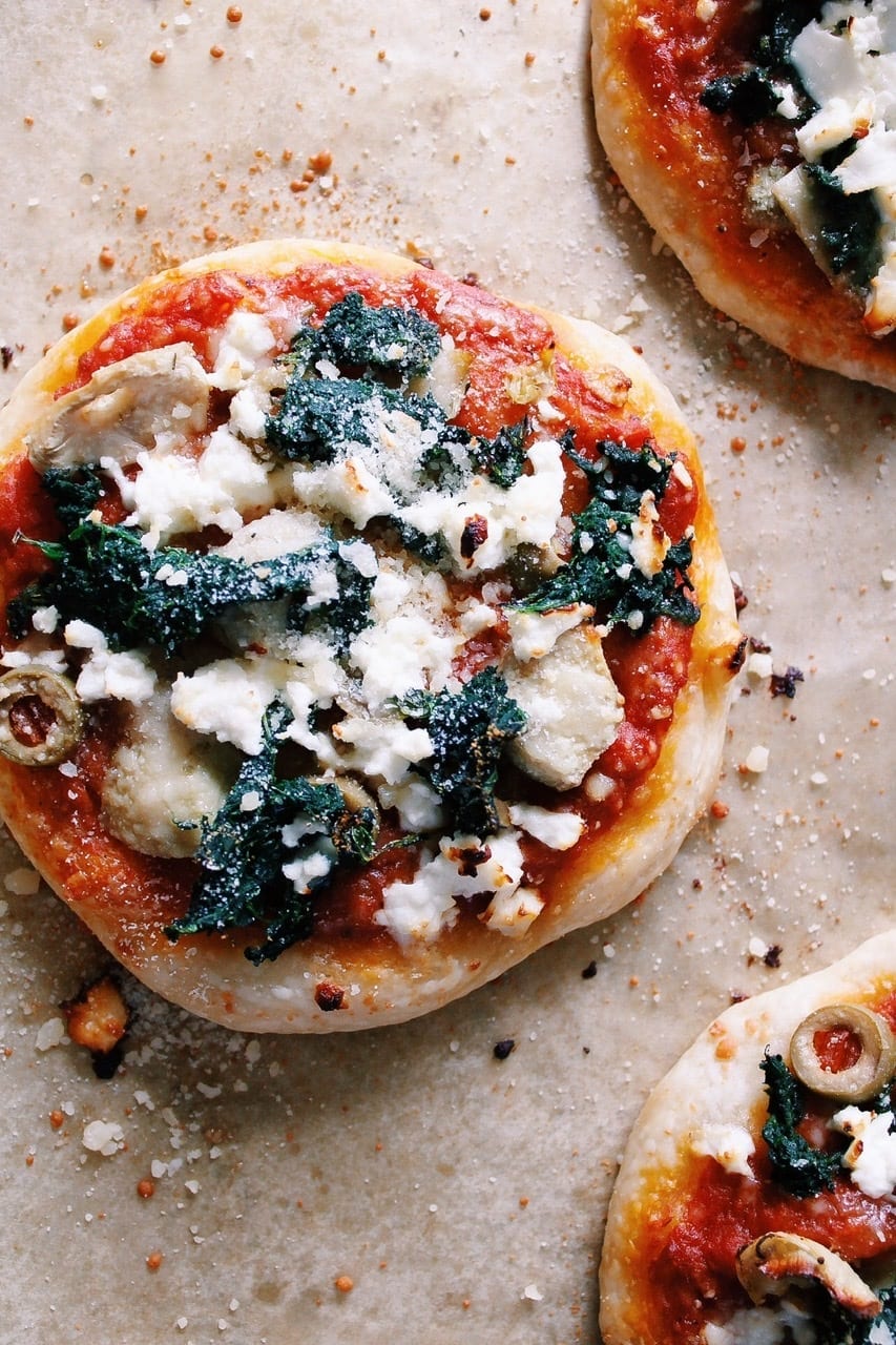 mini sourdough pizza with vegetarian toppings