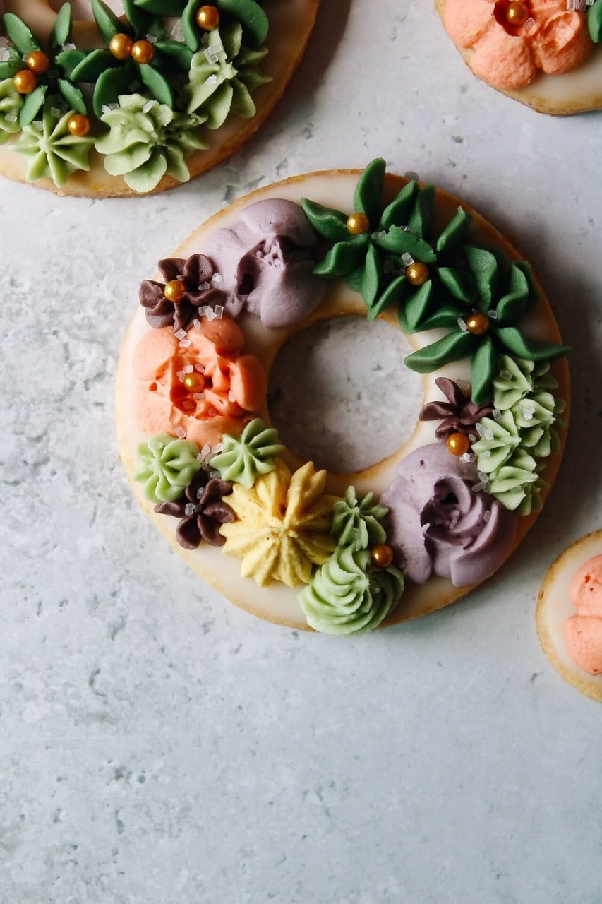 Springy shortbread cookies with buttercream flowers