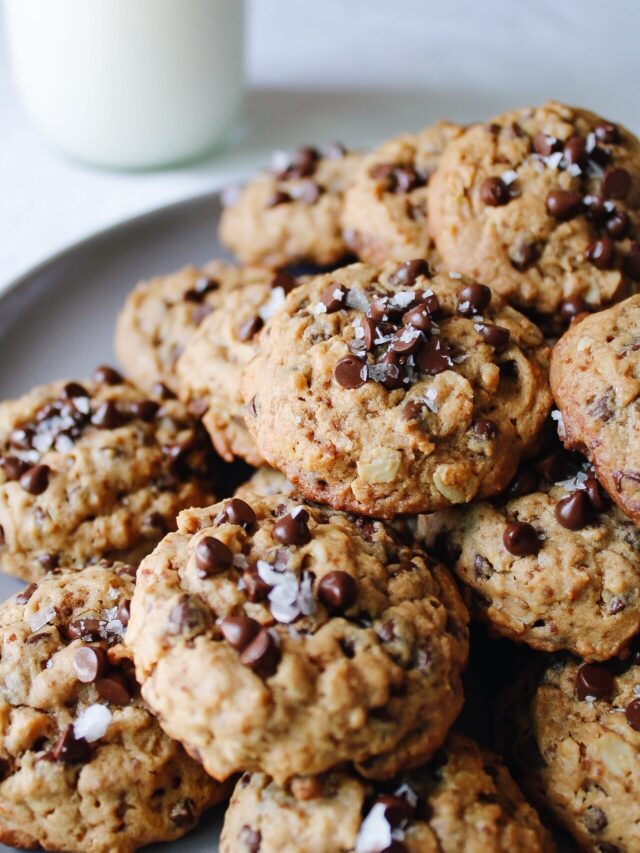 Peanut butter chocolate chip oatmeal cookies