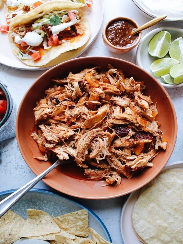 SLOW COOKER CHIPOTLE CHICKEN