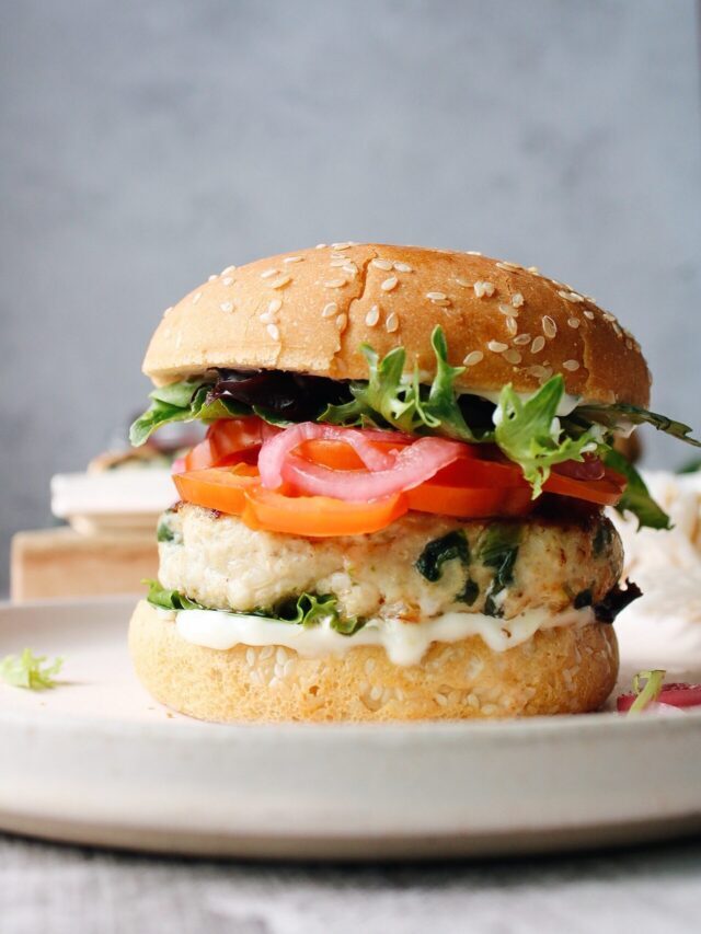 SPINACH AND FETA TURKEY BURGERS