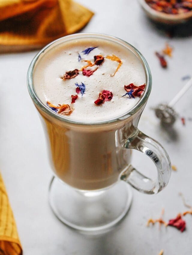 london fog drink in a clear glass mug