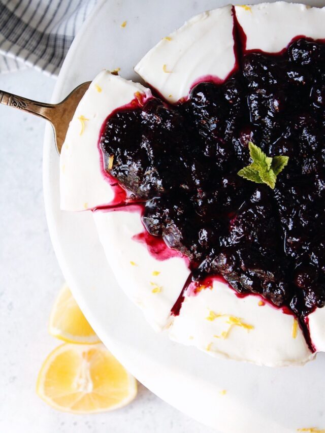 NO-BAKE BLUEBERRY CHEESECAKE