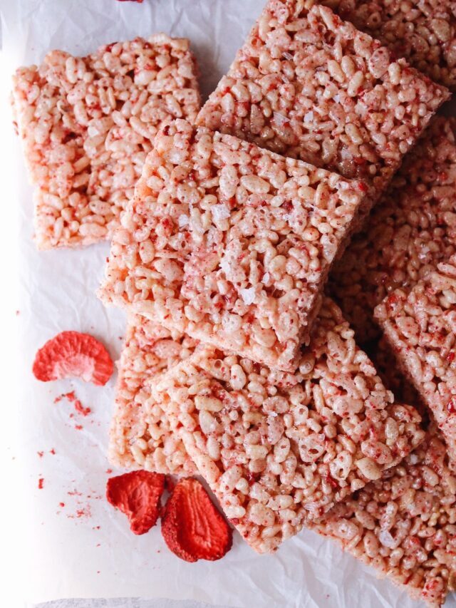 STRAWBERRY RICE KRISPIE TREATS