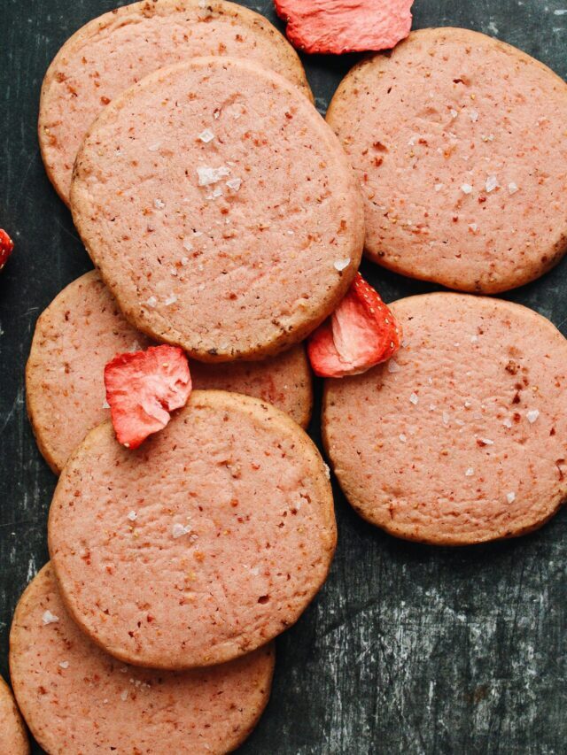 STRAWBERRY SHORTBREAD COOKIES