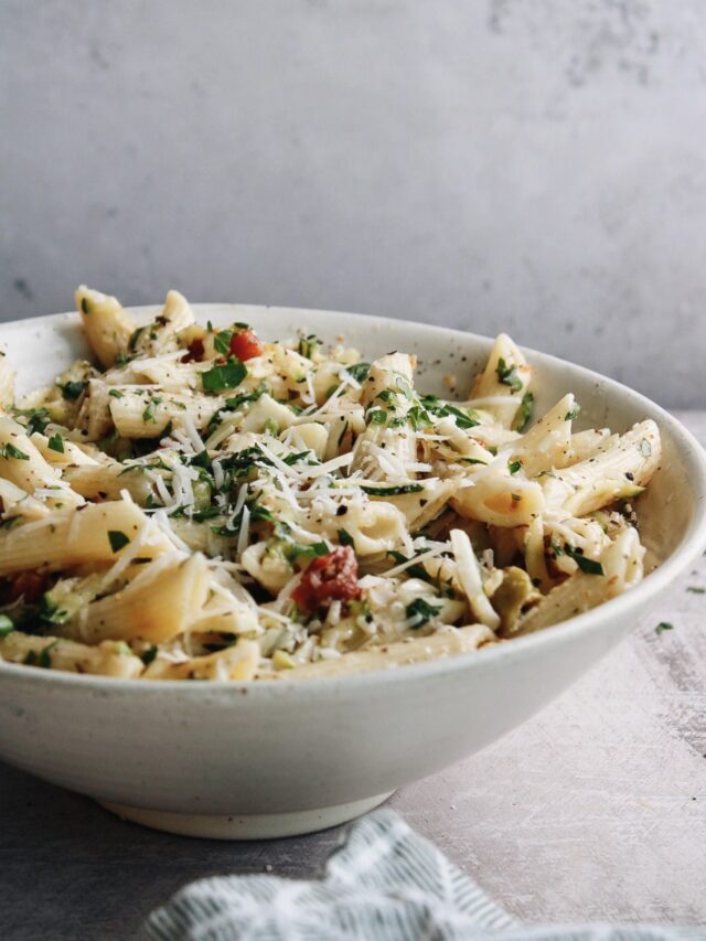 PASTA SALAD WITH SUN-DRIED TOMATOES, GREEN OLIVES & PROVOLONE