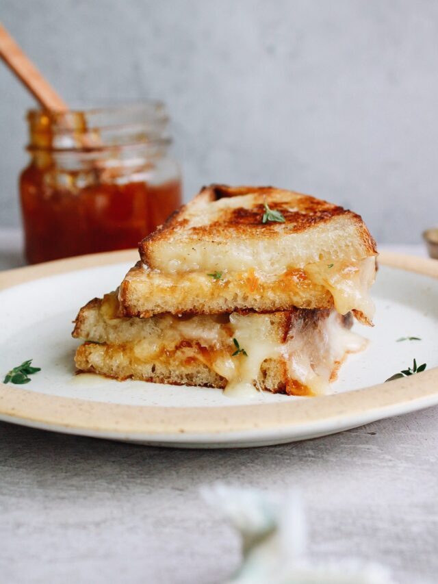 GRILLED CHEESE WITH BRIE