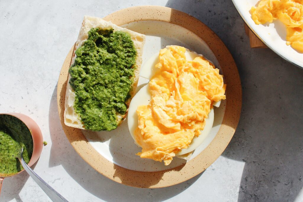 pesto egg sandwich assembly