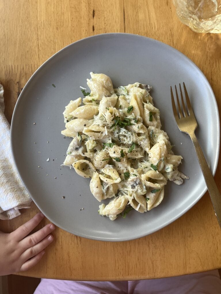 zucchini mushroom pasta for aldi 5 day meal plan on a gray plate